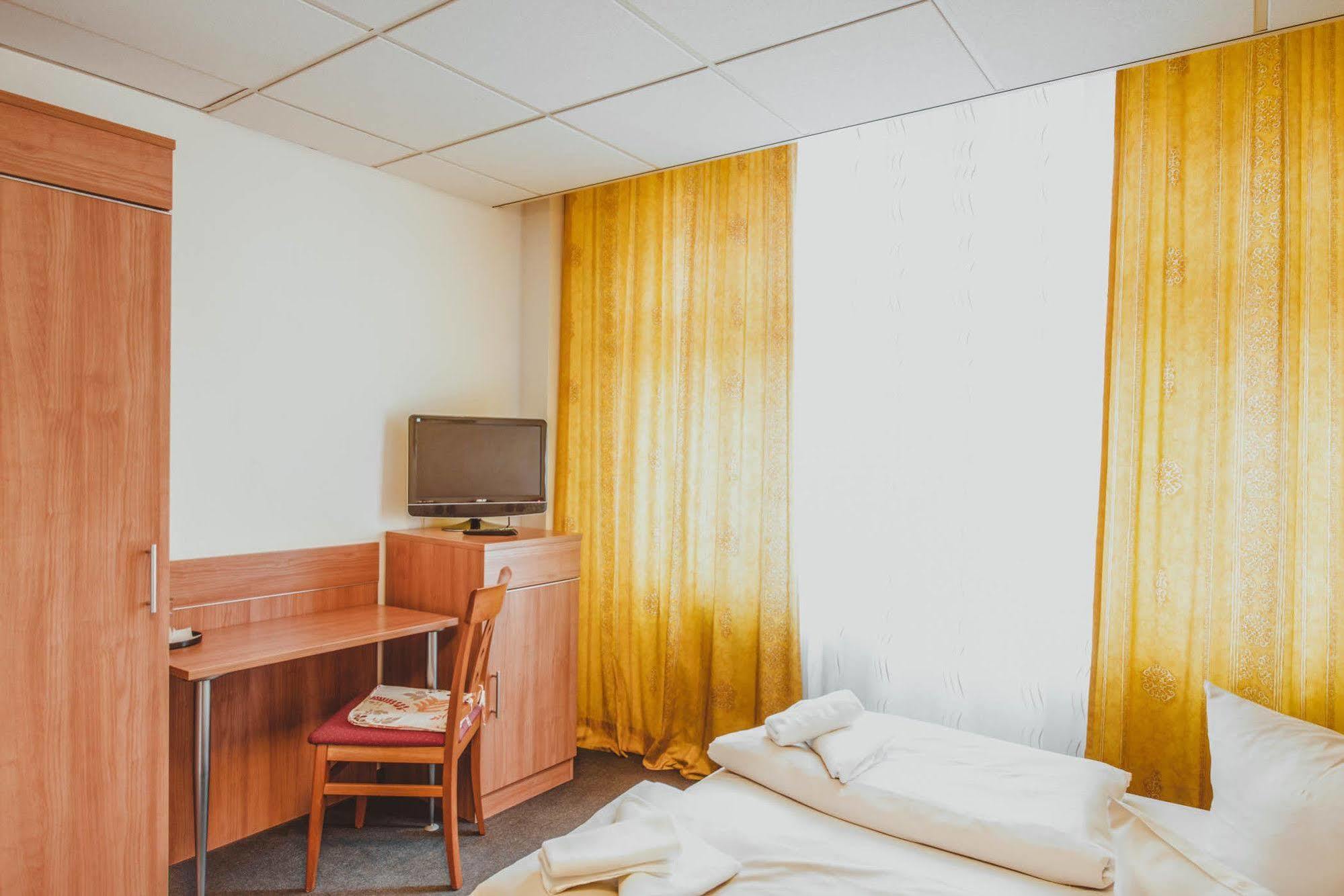 Pension Bolgerini Inn Berlin Exterior foto