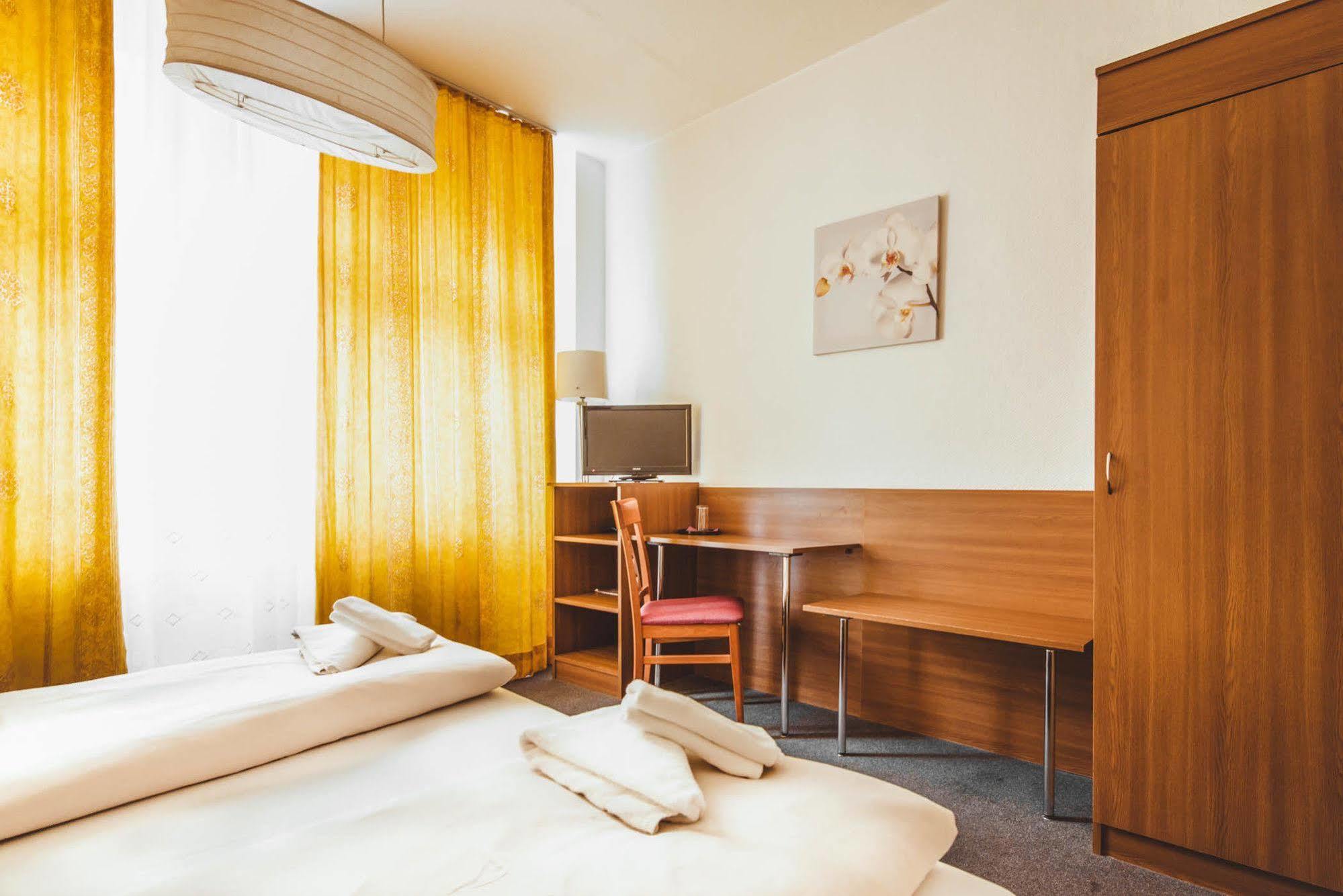 Pension Bolgerini Inn Berlin Exterior foto